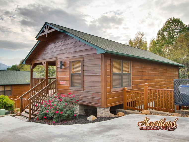 3 bedroom Pigeon Forge Rental Cabin near Dollywood